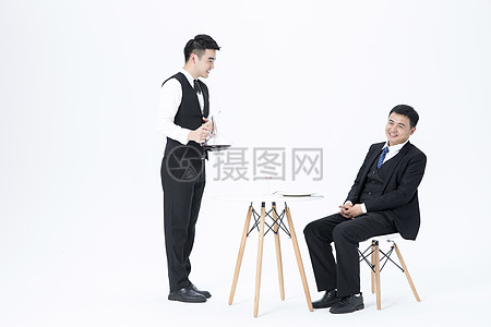 專業(yè)服務提升品酒體驗 服務與攝影的雙重藝術
